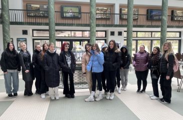 Skupinová foto studentů, exkurze Prameny Luhačovic