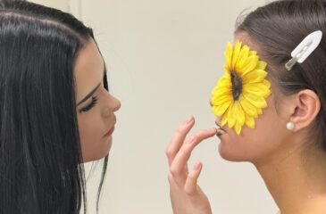 Žačky oboru kosmetička v akci - školní kolo soutěže v líčení.