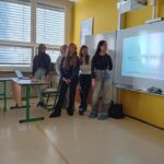 Žákyně oboru kosmetička přednášejí na základní škole