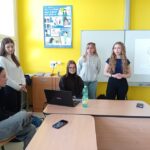 Žákyně oboru kosmetička přednášejí na základní škole