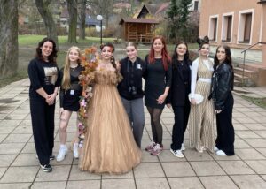 Týmová kosmeticko-kadeřnická soutěž Ateliér fantazie v Odrách, skupinové foto