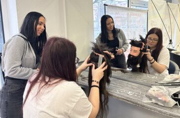 Projektový den v kadeřnictví - prodlužování vlasů.